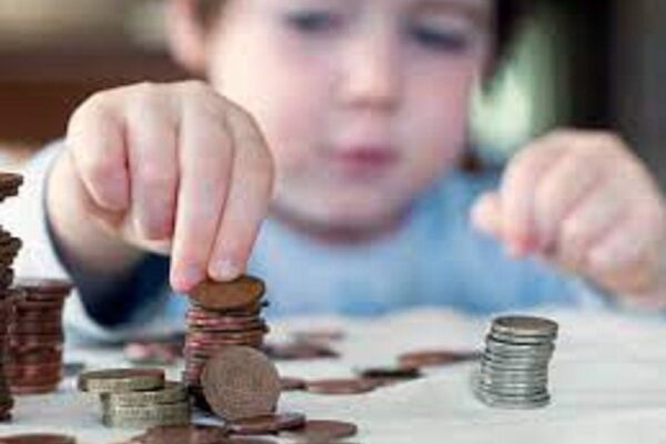 Ways of giving children cash and show individual budget during special times of year