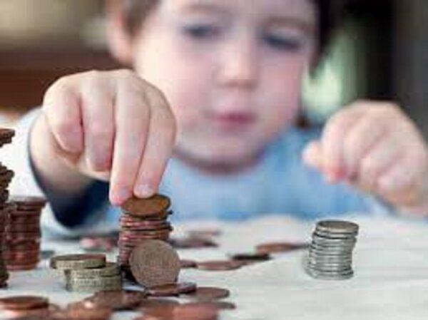 Ways of giving children cash and show individual budget during special times of year