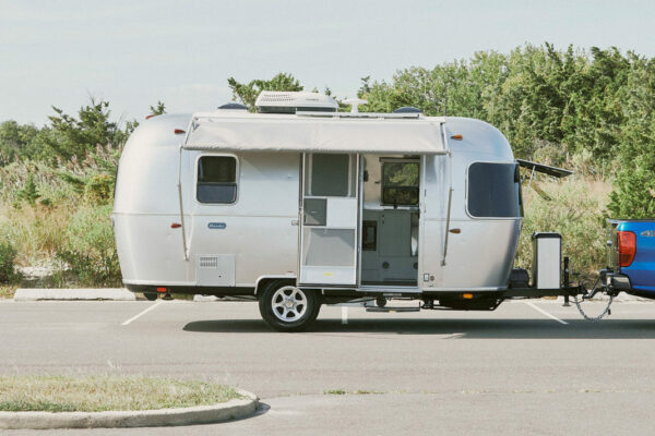 Airstream’s idea electric setting up camp trailer impels itself