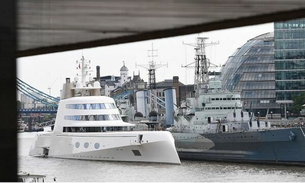 For $450 million yacht, Jeff Bezos is to destroy Dutch extension